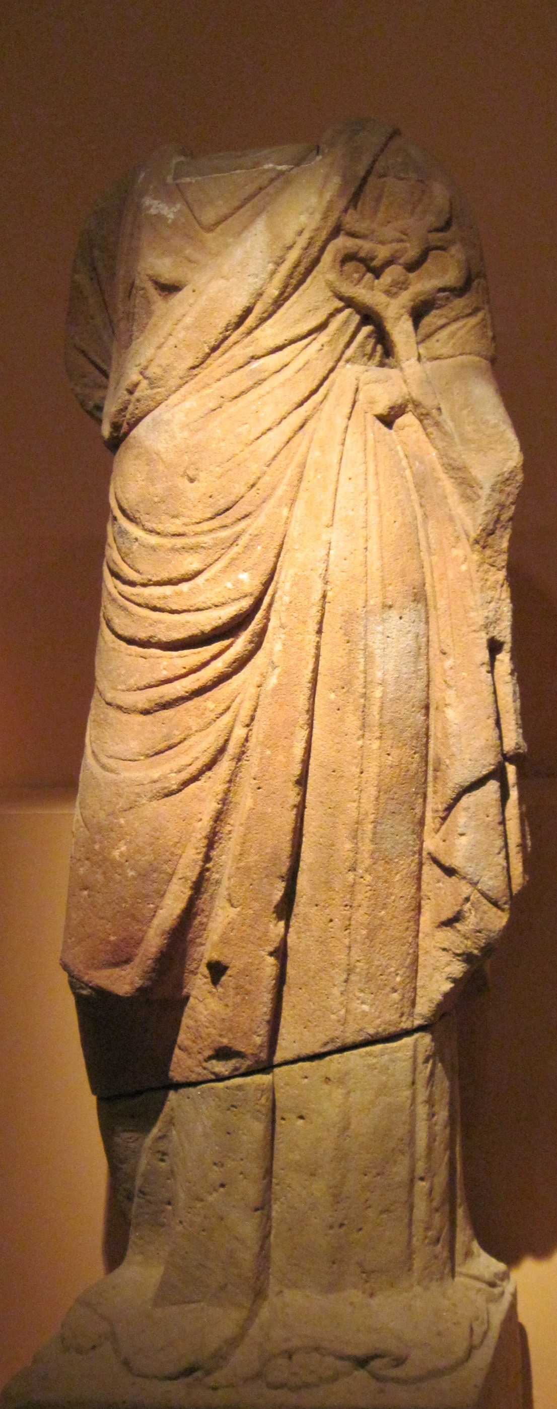 Statue de Maïa